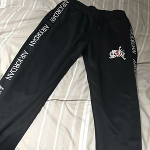 Size medium jordan joggers its medium but really a large worn only once